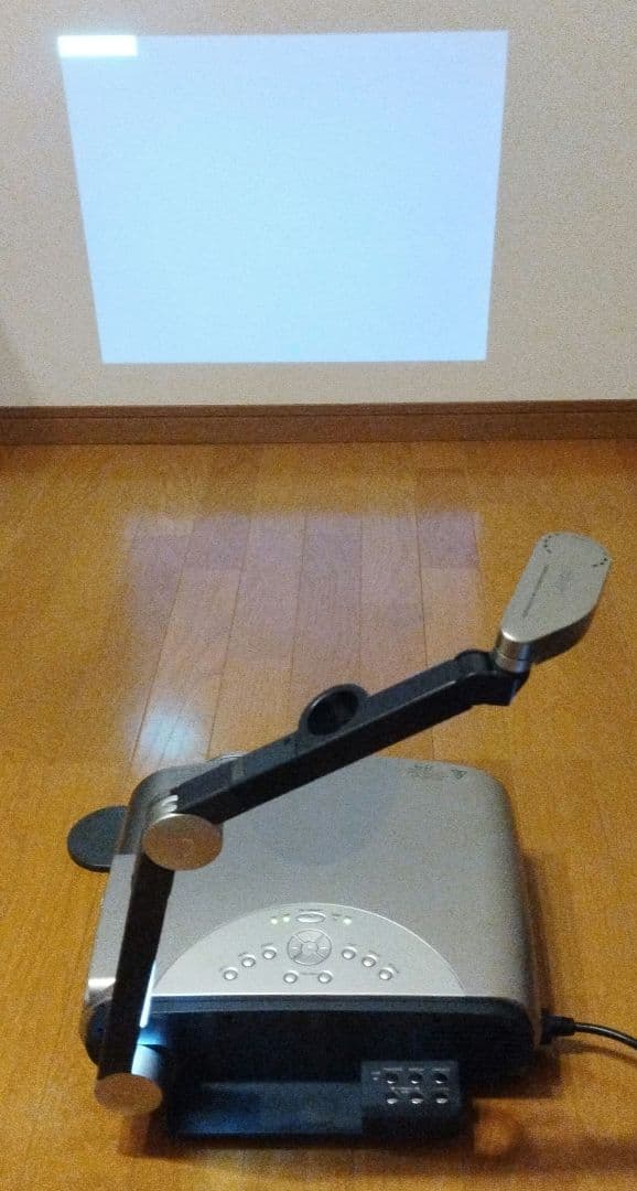 TOSHIBA 東芝 液晶プロジェクター TLP781 2000ルーメン