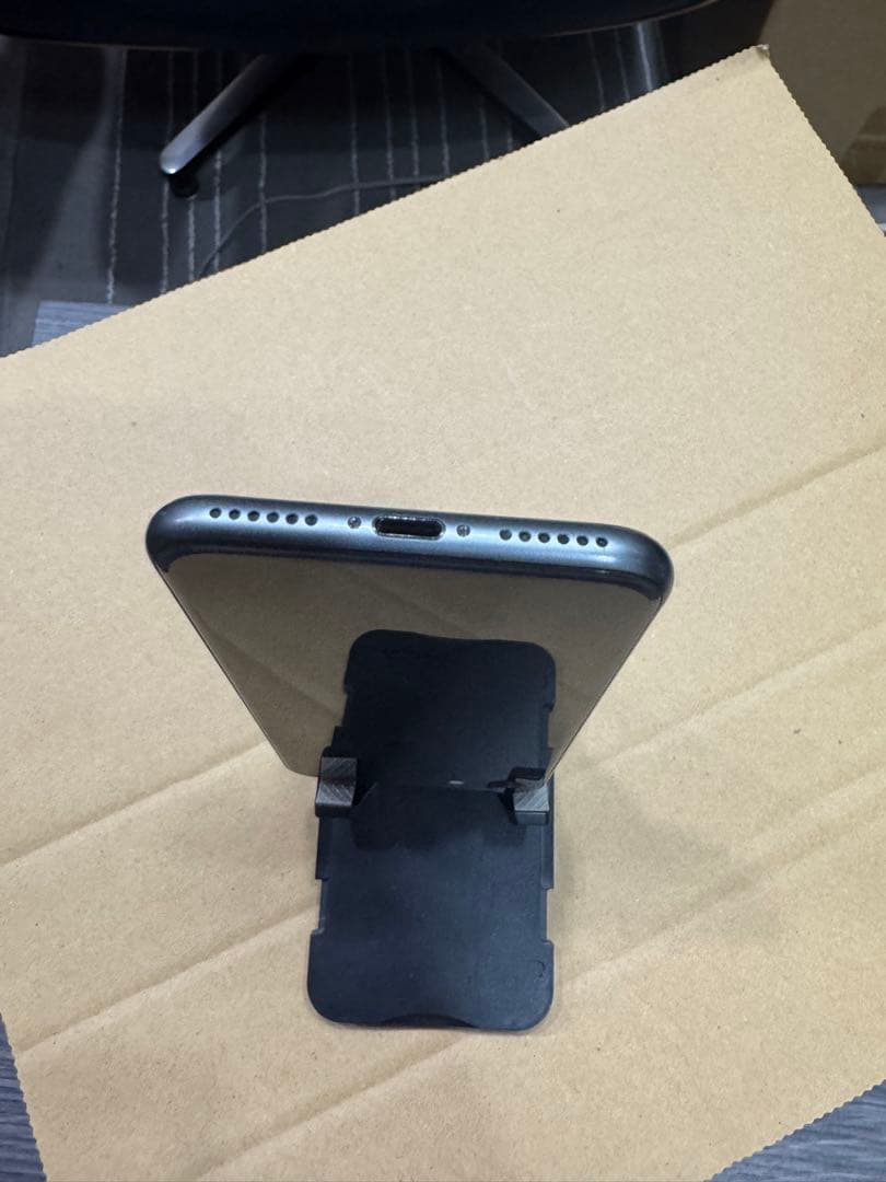 Apple iPhone 8スペースグレー 本体64GB SIMフリー222