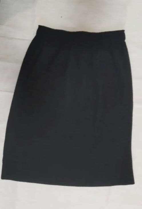 me ISSEY MIYAKE＊黒のプリーツひざ丈スカート